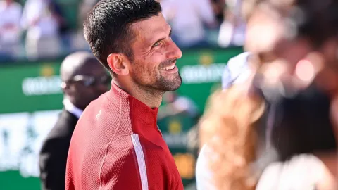 Novak Djokovič spojil síly s piloty Formule 1. Míří s nimi za postupem do Ligue 1