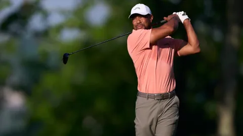 Tiger Woods se bude léčit. Fanoušci ho kritizují, že je opilec, který přišel o status legendy