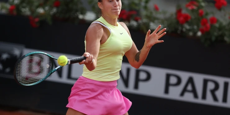 Sabalenková si pořídila nové tričko. A tak v něm hned předvedla fanouškům své křivky