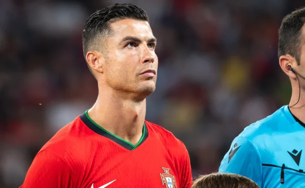 Přijde o zápasy na mistrovství světa? Ronaldovi hrozí za červenou vyšší trest