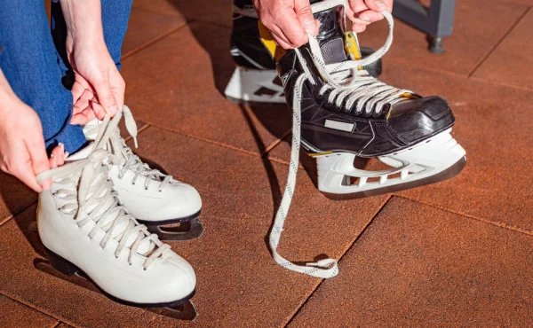 Místo Velké pardubické bruslaři. Závodiště znovu chystá tradiční ledovou plochu