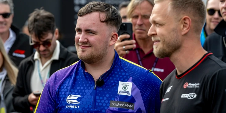 Luke Littler konečně složil řidičák! Teď si nadělil luxusní BMW za víc než milion