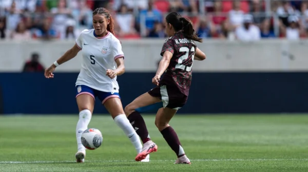 Za otce má hvězdu NBA, v dětství přespávala v autě. Teď podepsala rekordní kontrakt