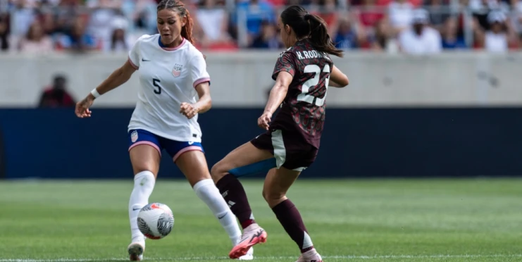 Za otce má hvězdu NBA, v dětství přespávala v autě. Teď podepsala rekordní kontrakt