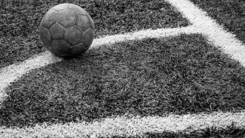 Neuhráli ještě ani bod, i tak si zpívají. Fotbalisté z Nového Knína jsou hitem sociálních sítí