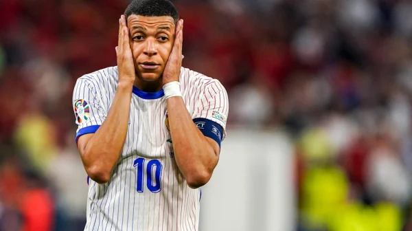 PSG musí zaplatit Mbappému 1,5 miliardy. I tak si klub do Mbappého ještě rýpnul