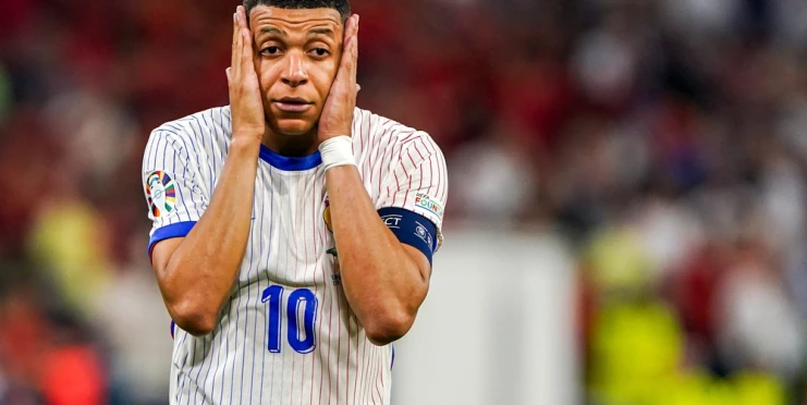 PSG musí zaplatit Mbappému 1,5 miliardy. I tak si klub do Mbappého ještě rýpnul