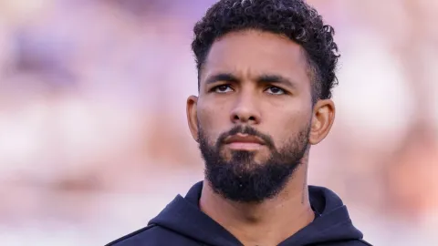 Krásnou Alishu vyměnil za další kost. Luiz randí s dcerou legendy Arsenalu