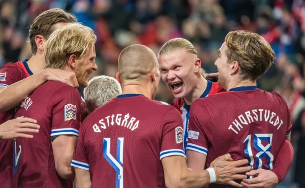 Co mi saháš na zadek? Erlinga Haalanda naštvali Italové, a tak je sestřelil