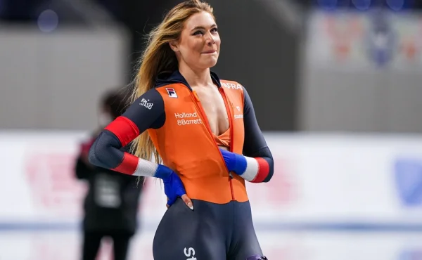 Leerdamová zase zaujala. Lyžařskou kombinézu jí pochválila i Lindsey Vonnová