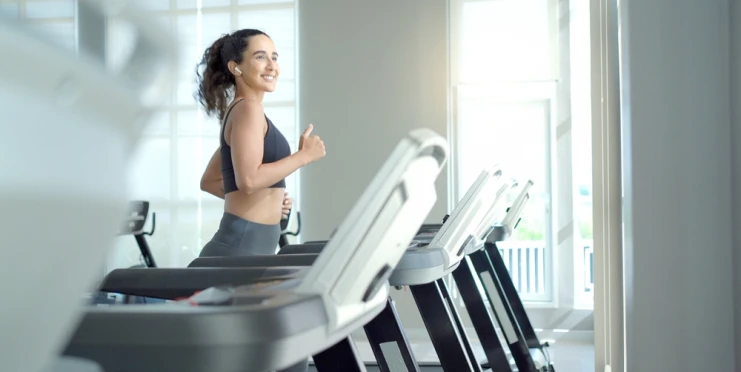 Fotbalistu vyhodili z gymu kvůli nevhodnému zírání na ženu. Přitom je nevidomý