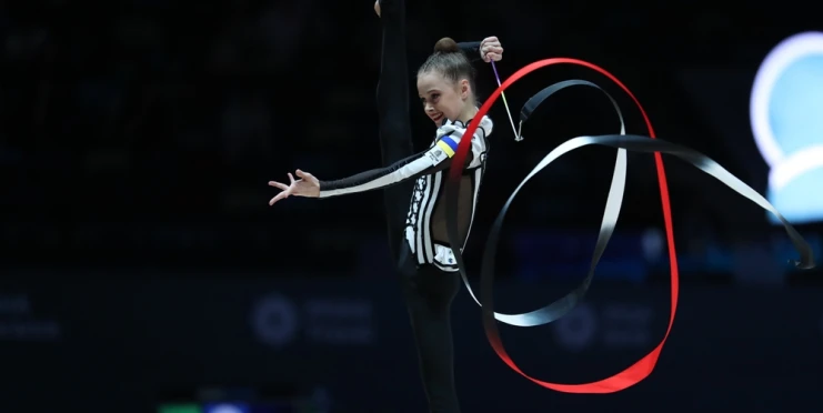 Otočila se zády k vlajce. Ruská gymnastka protestovala při ukrajinské hymně