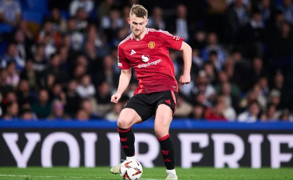 Co sezona, to nový trenér. De Ligtova kletba sedla i na Amorima