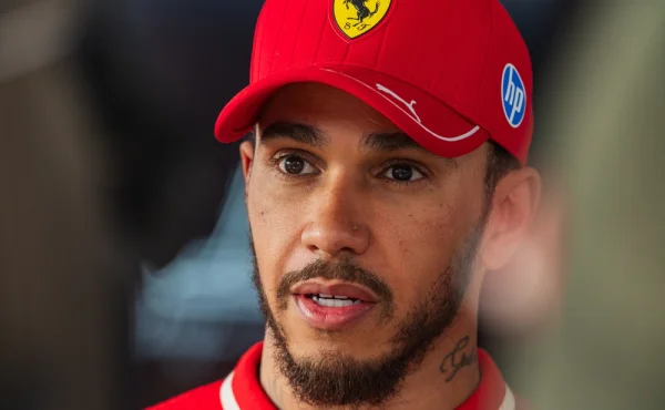 Hamilton si hraje na inženýra, komentuje zbytečné analýzy bývalý šéf Ferrari