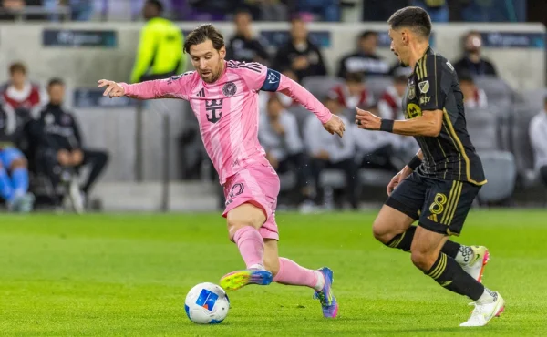 Slibovali Messiho, ten nenastoupil. A tak se nespokojení fanoušci obrátili na soud