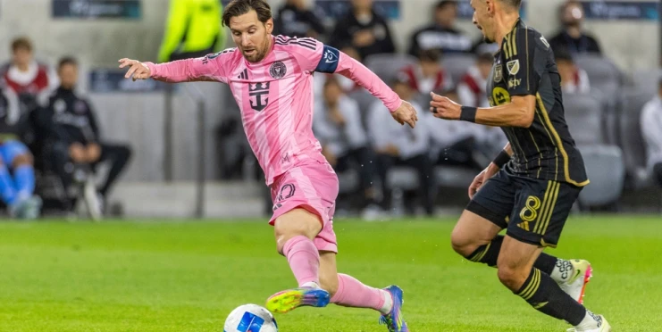 Slibovali Messiho, ten nenastoupil. A tak se nespokojení fanoušci obrátili na soud