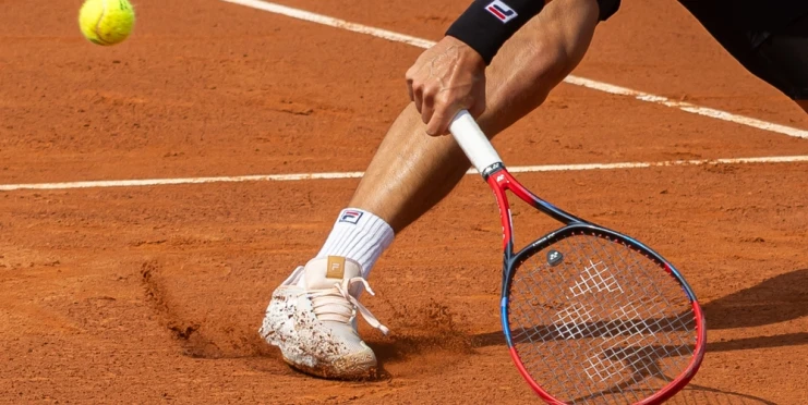 Írán zasáhl ropné pole nedaleko kurtu. Tenisté prchali, ATP jim vystavila fakturu za evakuaci