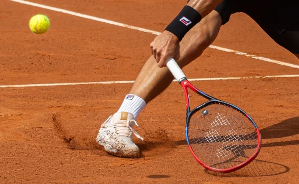 Írán zasáhl ropné pole nedaleko kurtu. Tenisté prchali, ATP jim vystavila fakturu za evakuaci