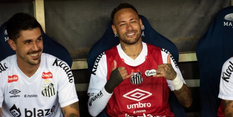 Neymar se vrací z Brazílie do Francie. Poslední kapkou byla hádka s fanoušky Santosu