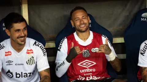 Neymar se vrací z Brazílie do Francie. Poslední kapkou byla hádka s fanoušky Santosu