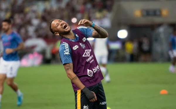 Stihnul tři góly za 17 minut: První Neymarův hattrick od dubna 2022 udržuje Santosu naději