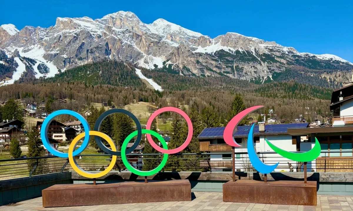 Kvůli olympiádě vyhodili malého chlapce z autobusu. Domů šel šest kilometrů ve sněhu
