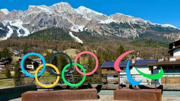 Kvůli olympiádě vyhodili malého chlapce z autobusu. Domů šel šest kilometrů ve sněhu