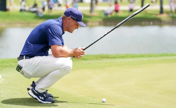 Trumpův přítel je konspirátor. Golfista DeChambeau popírá přistání na Měsíci, ale věří v UFO