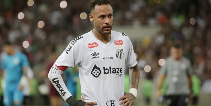 Při oslavě zlomil praporek. Jenže ouha... Neymarův gól ani neplatil