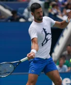 Djokovič je v semifinále, dceru to netěší. Promeškal kvůli US Open její narozeniny