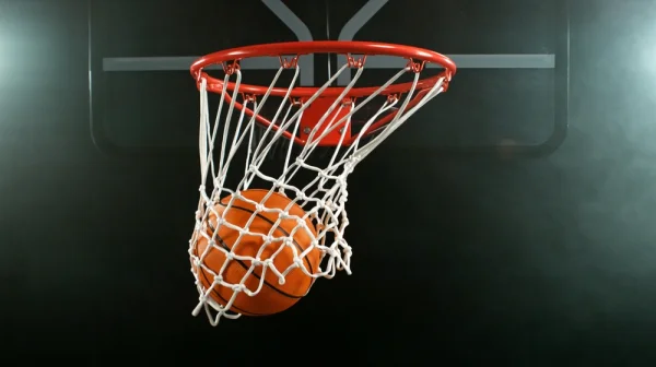 Akt šílenství. Po útoku kameny na autobus basketbalových fanoušků zemřel řidič