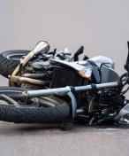 Hororová srážka ve Venezuele. Policejní motorka při sprintu zkřížila dráhu cyklistům