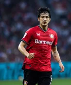 Íránského fotbalistu vyhodili z reprezentace. Kvůli fotce s představiteli arabských zemí