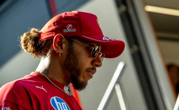 Konec Lewise Hamiltona. Vyplaťte ho a vyhoďte, vyzývá Ferrari Schumacher