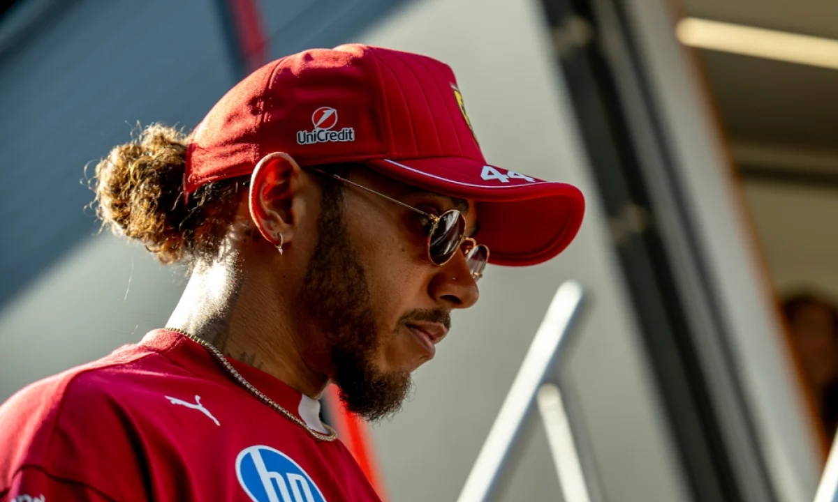 Konec Lewise Hamiltona. Vyplaťte ho a vyhoďte, vyzývá Ferrari Schumacher