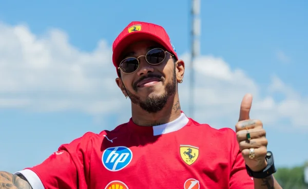 Hamilton versus Ferrari 7:0. Velká Británie stojí za svým šampionem