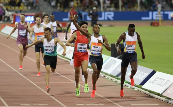 Namířil, 'zastřelil' soupeře a byl diskvalifikován. Atletický skandál v Toruni