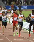 Namířil, 'zastřelil' soupeře a byl diskvalifikován. Atletický skandál v Toruni