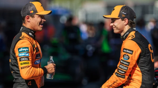 McLaren má za sebou poradu o týmové strategii. Na koho vsadí v souboji s Verstappenem?