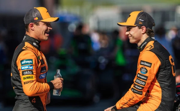 McLaren má za sebou poradu o týmové strategii. Na koho vsadí v souboji s Verstappenem?