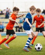 Bál jsem se, že syna zabijí... Devítiletého fotbalistu zbila po utkání skupina soupeřů