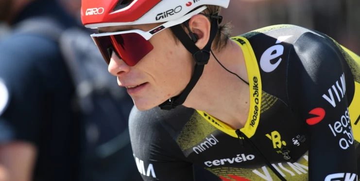 Nemoc a nespecifikované zranění po pádu. Jonas Vingegaard odsouvá úvod sezony