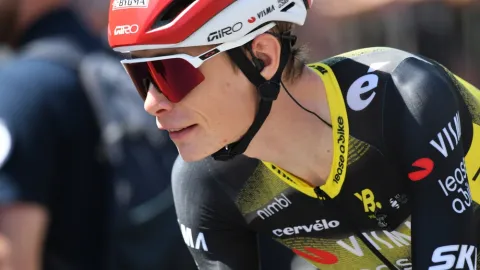 Nemoc a nespecifikované zranění po pádu. Jonas Vingegaard odsouvá úvod sezony