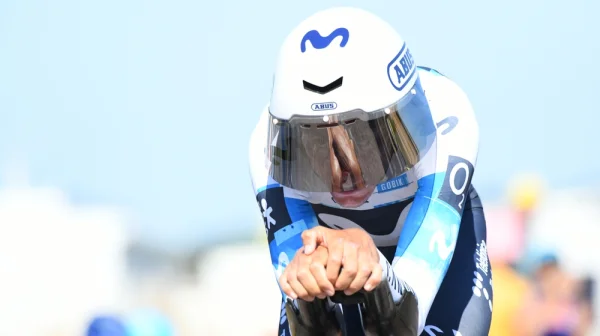Vozil ženský dres a netušil to. Giro řeší, proč španělský cyklista závodil v ženském outfitu