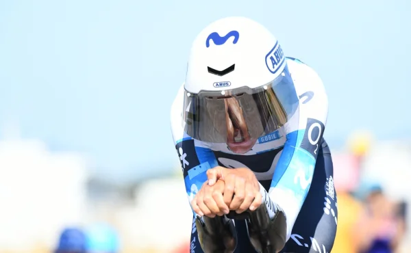 Vozil ženský dres a netušil to. Giro řeší, proč španělský cyklista závodil v ženském outfitu