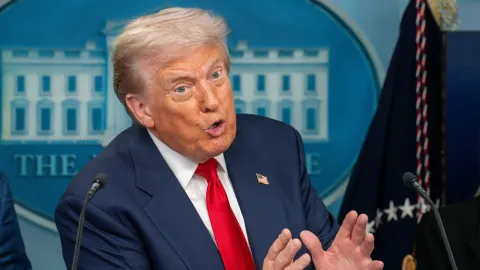 Trump stál Američany za pouhý rok víc než dvě miliardy. Čtvrtinu svého času strávil na golfu