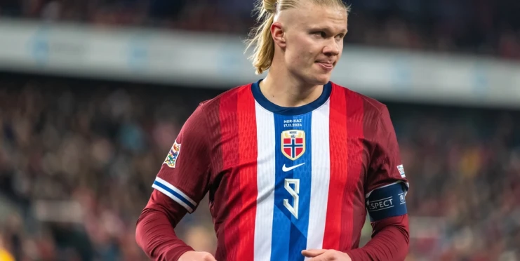 Erling Haaland vydražil vzácný vikingský rukopis. Stál ho miliony a stejně ho hned daroval