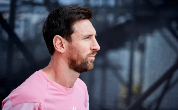 Messiho kult osobnosti: V Indii osobně odhalí rekordní 21 metrů vysokou sochu