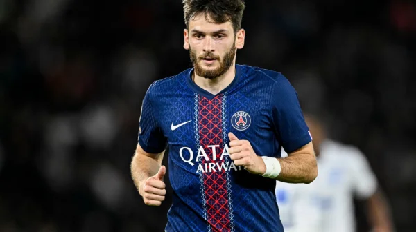 Chaos v Paříži. Po postupu PSG do finále Ligy mistrů bylo zatčeno víc než sto lidí