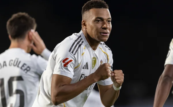 Vyšetřili snad Mbappému špatné koleno? Lékaři Realu prý zápasí s rozeznáváním levé a pravé